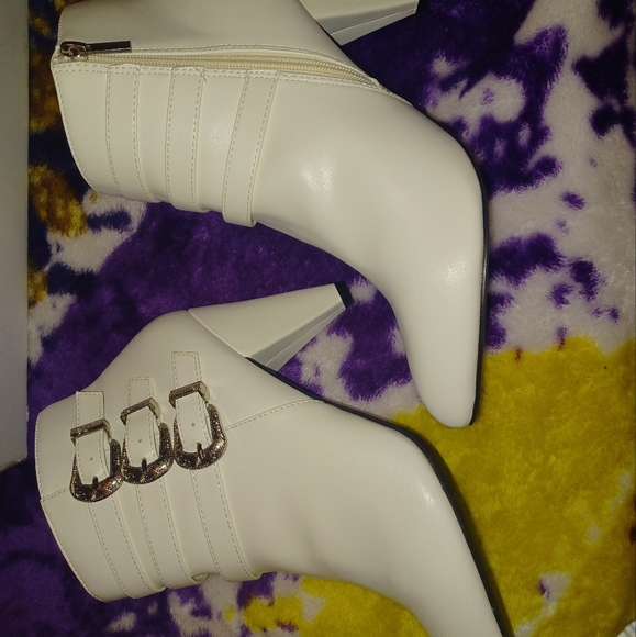 Ashley Stewart White mid ankle boots - Picture 6 of 6